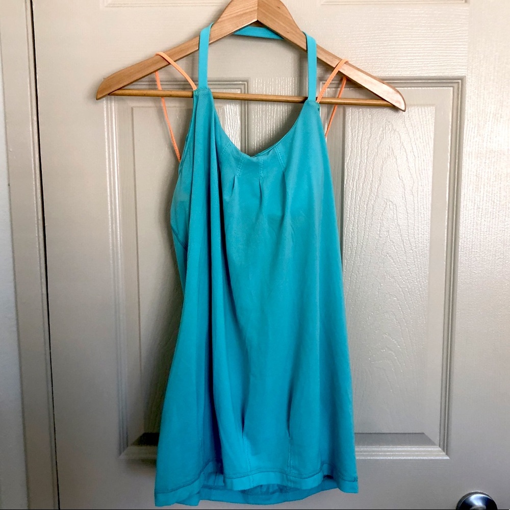 Lululemon open back top with built in bra